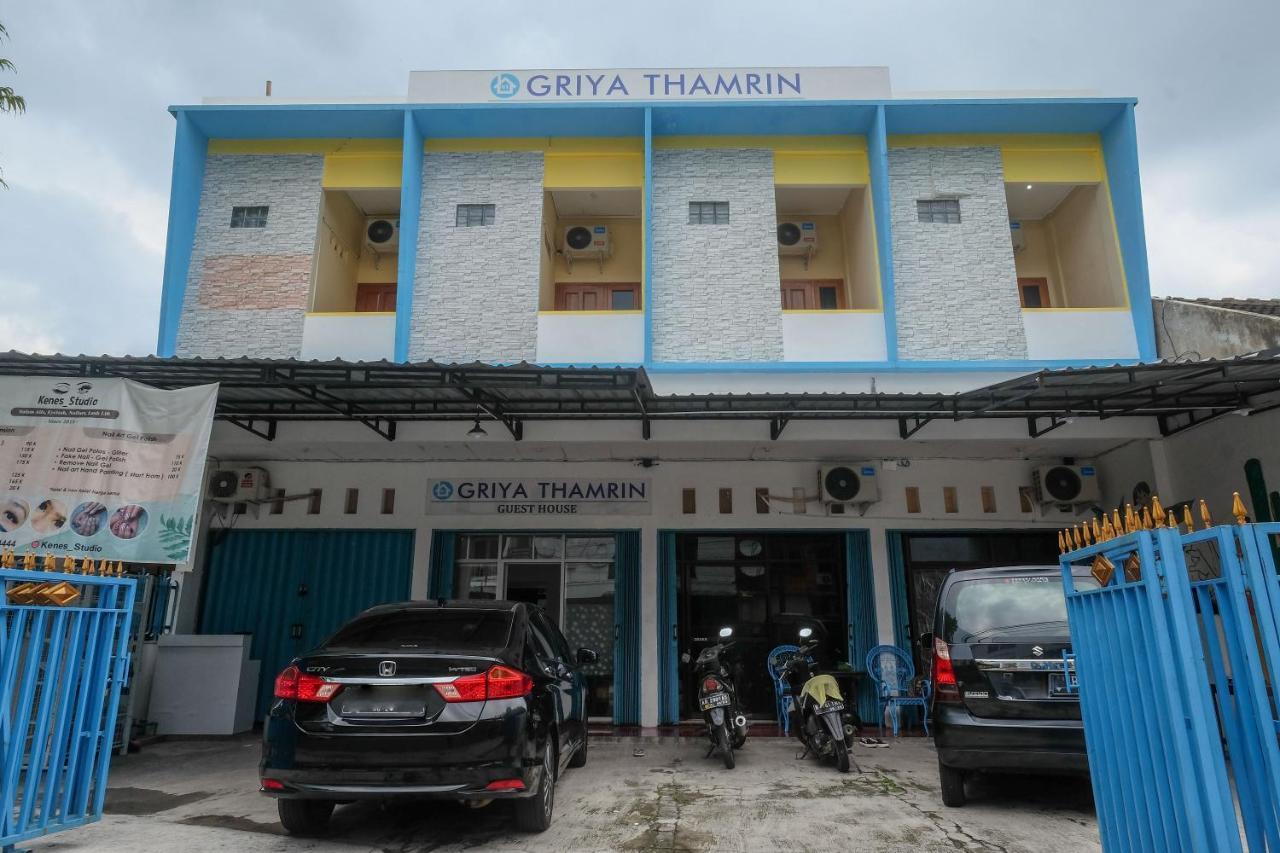 Reddoorz Syariah @ Griya Thamrin Manahan Solo Exterior photo