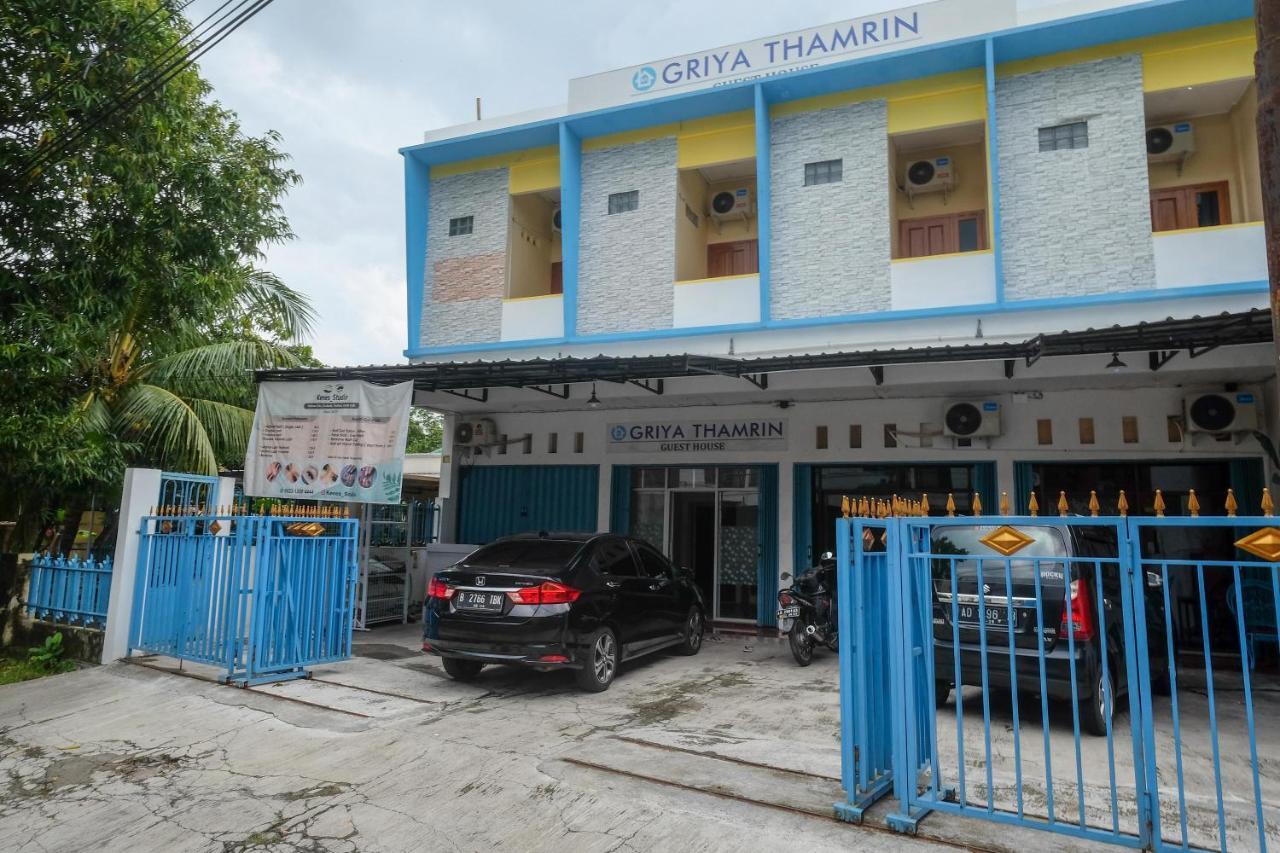 Reddoorz Syariah @ Griya Thamrin Manahan Solo Exterior photo